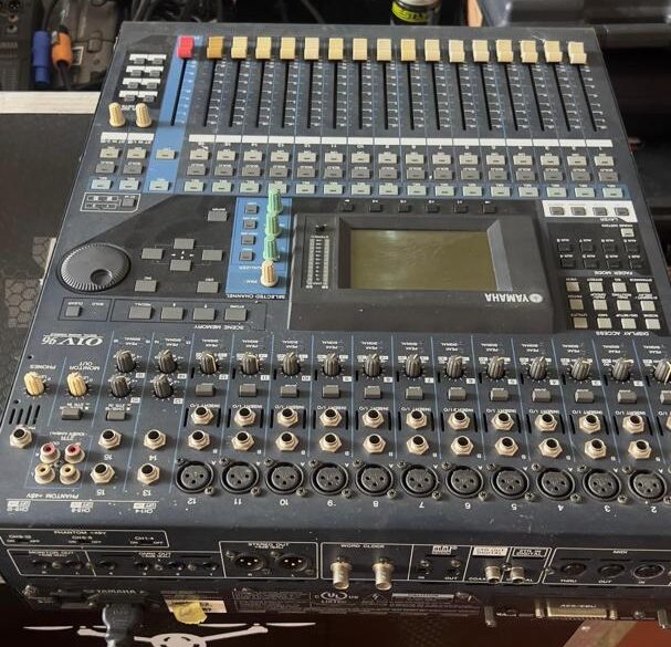 Consola Digital Yamaha 01V96 - Imagen 3